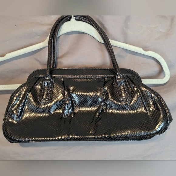 Banana Republic footed shoulder purse in black snakeskin design - Picture 2 of 11